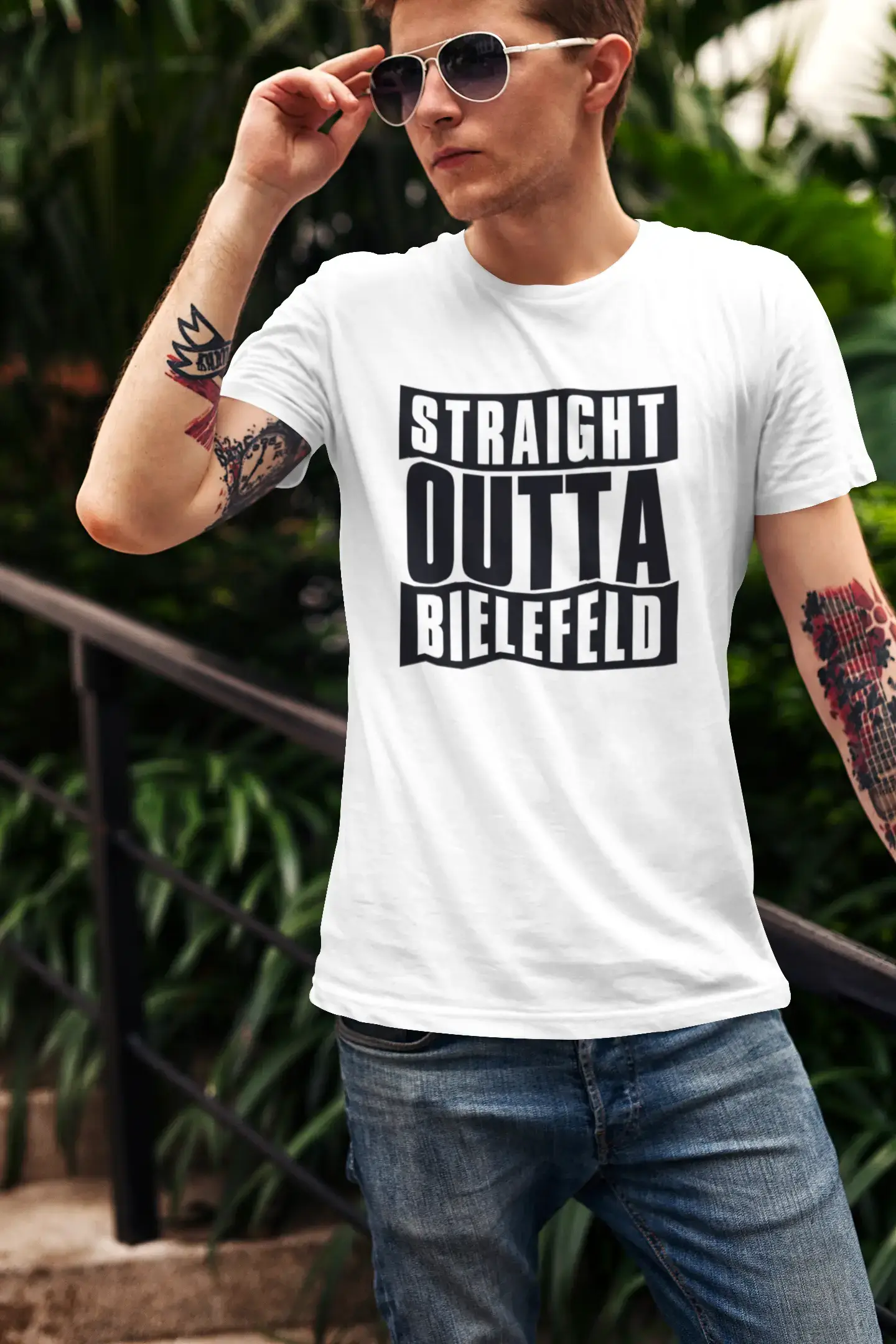Straight Outta Bielefeld, Herren Kurzarm-Rundhals-T-Shirt 00027