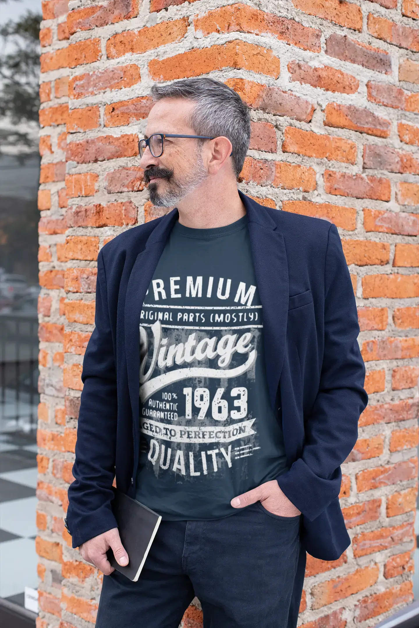 ULTRABASIC – <span>Grafisches</span> <span>Herren</span> -T-Shirt „1963 Aged to Perfection“ <span>als</span> <span>Geburtstagsgeschenk</span>