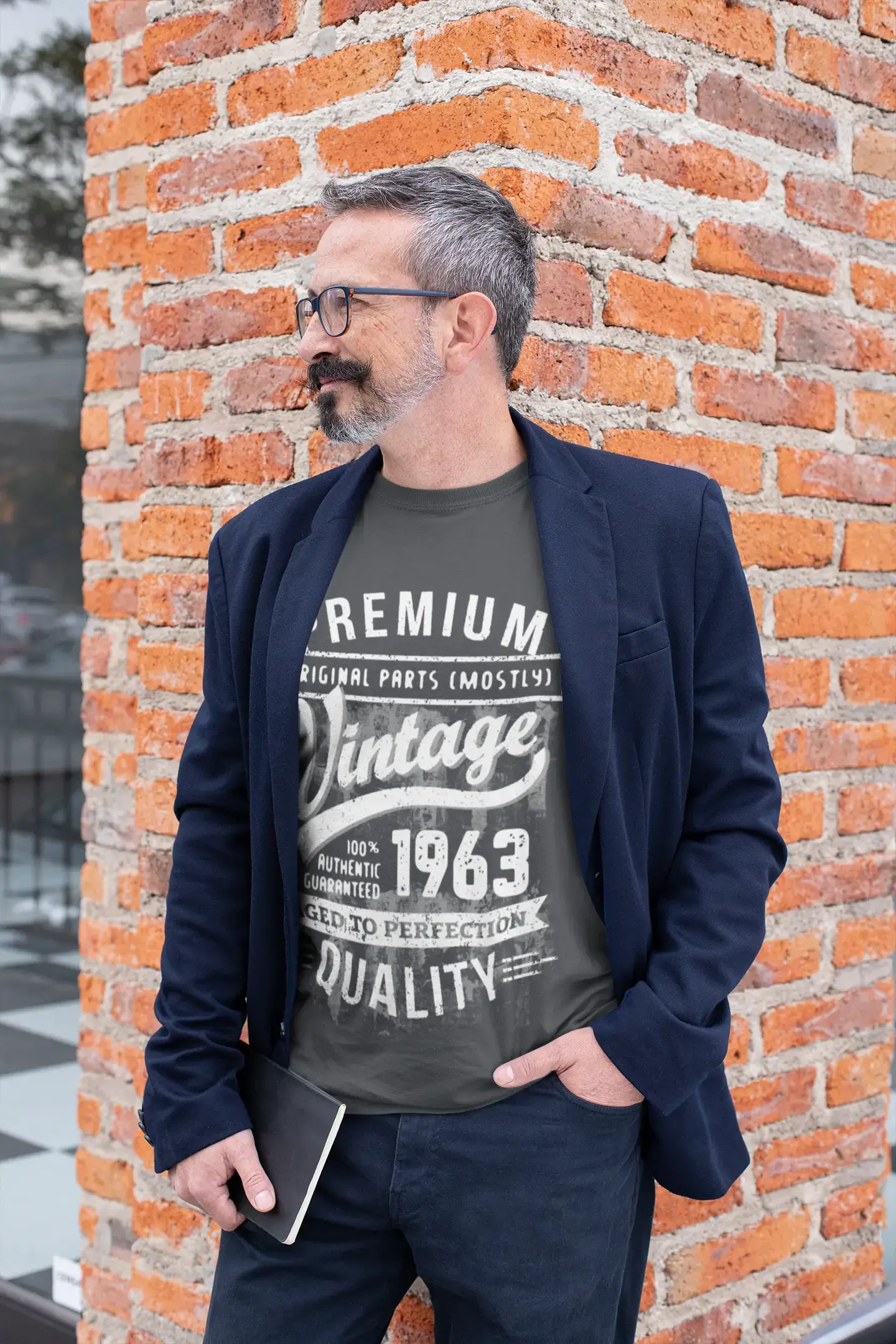 ULTRABASIC – <span>Grafisches</span> <span>Herren</span> -T-Shirt „1963 Aged to Perfection“ <span>als</span> <span>Geburtstagsgeschenk</span>