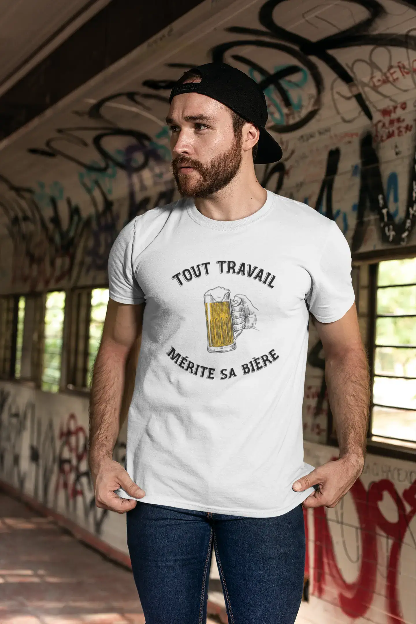 Men's Graphic T-Shirt Tout Travail Mérite Sa Bière Idea Gift