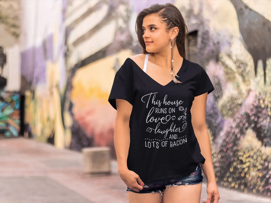 ULTRABASIC Damen-T-Shirt „This House Runs On Love Laughter and Lots of Bacon“ – lustige T-Shirt-Oberteile