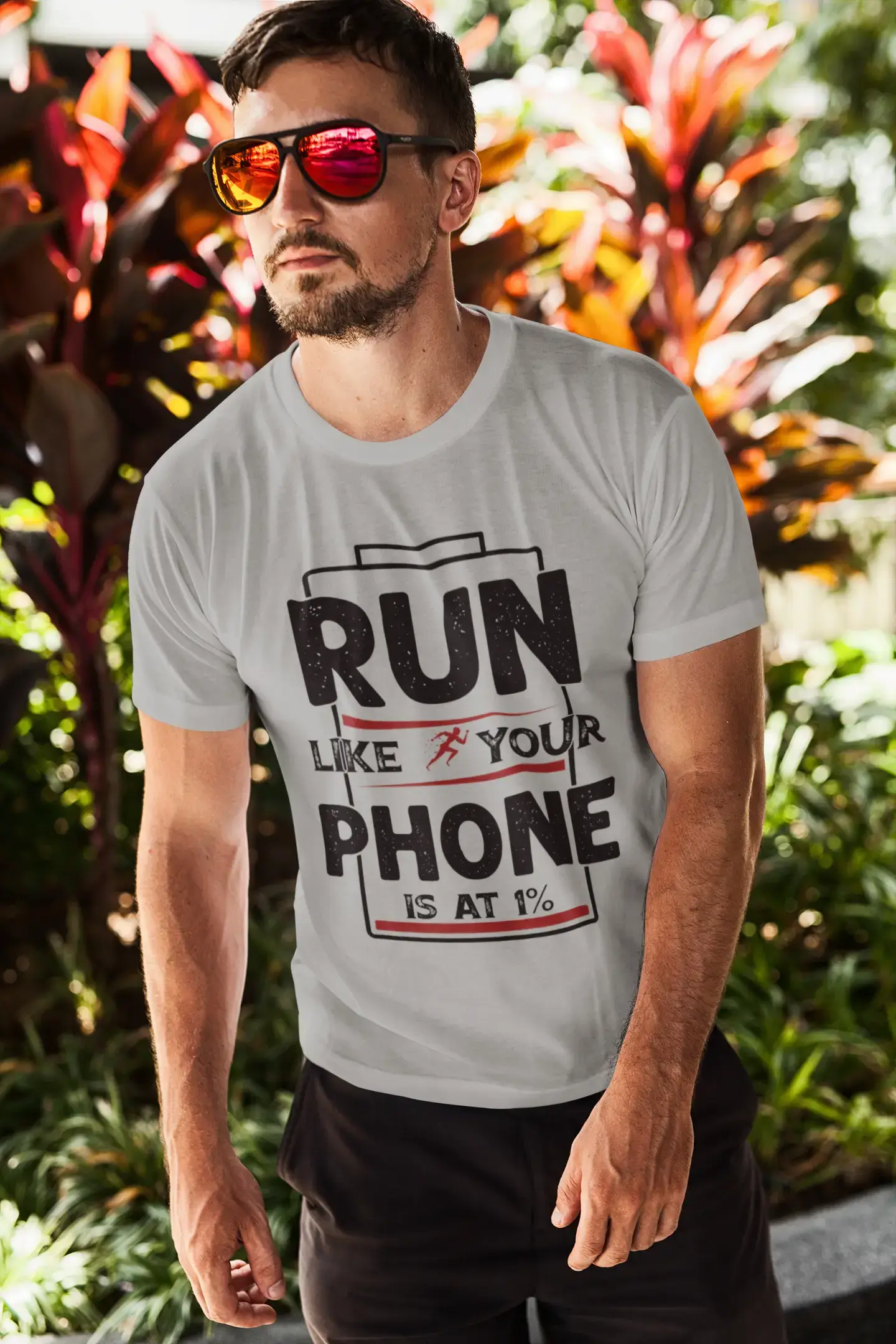 ULTRABASIC Herren-Neuheits-T-Shirt „Run Like Your Phone is at 1%“ – Lustiges Läufer-T-Shirt