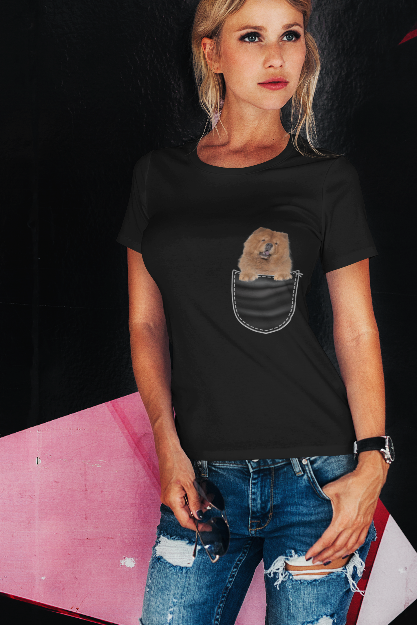 ULTRABASIC Graphic Women's T-Shirt Chow Chow - Cute Dog In Your Pocket - Vintage