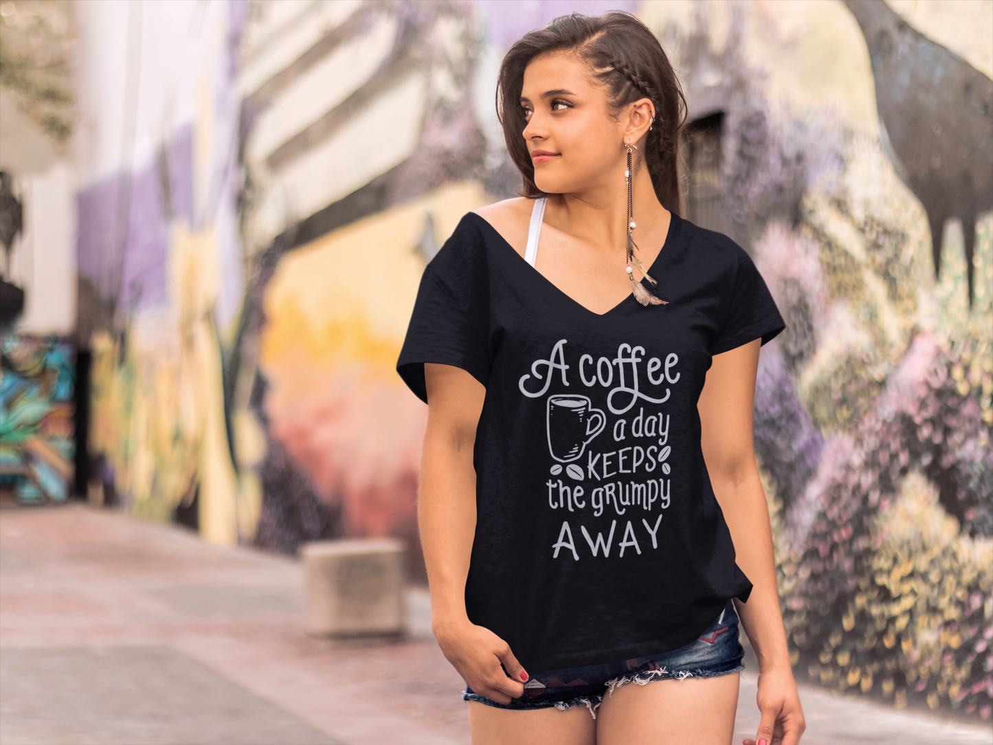 ULTRABASIC Damen-T-Shirt „A Coffee a Day Keeps the Grumpy Away“ – lustiges T-Shirt